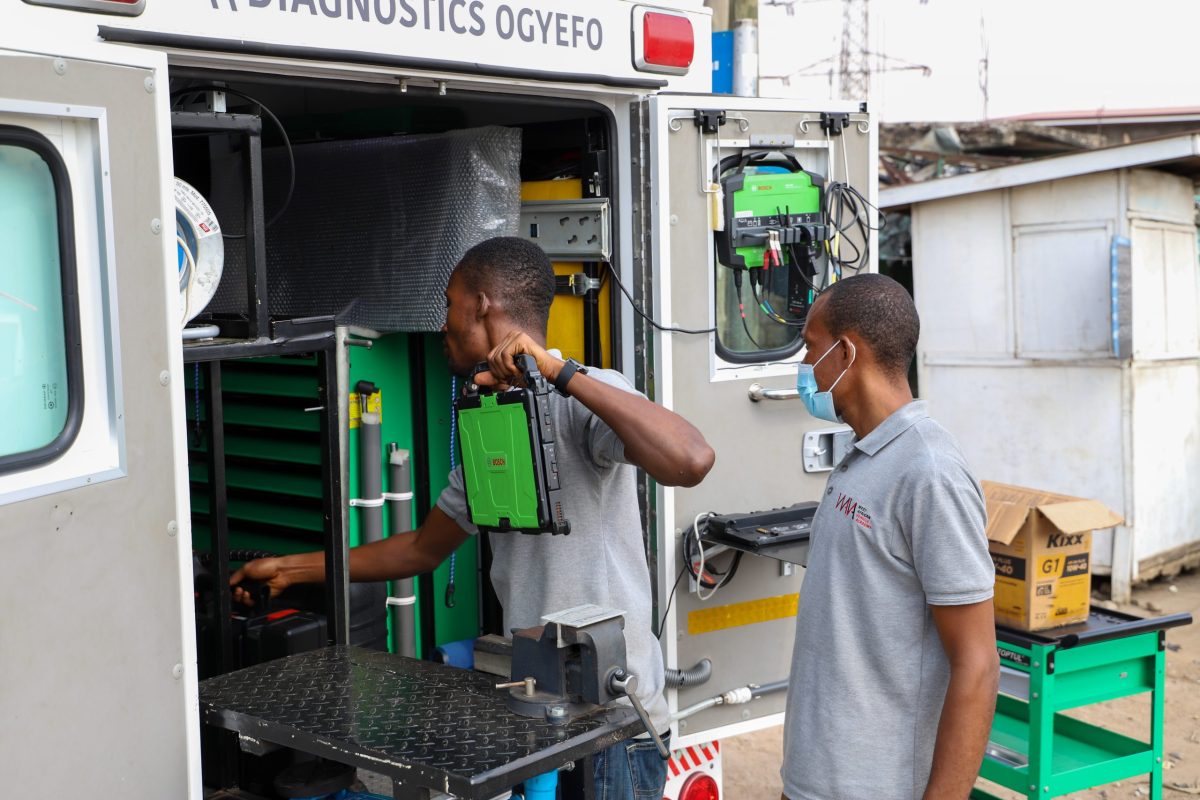 On-Site Hands-on Training at customer workshop (OS-1)